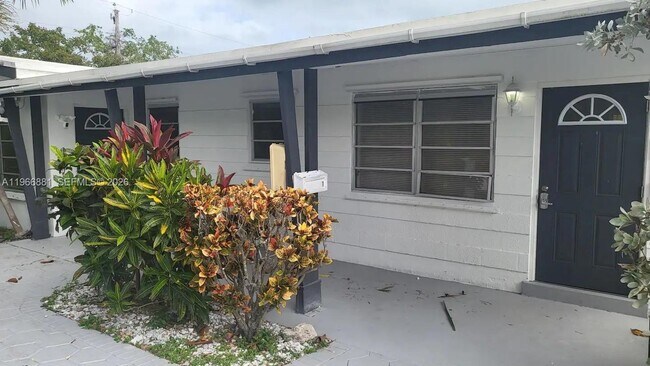 821 NE 6th St in Hallandale Beach, FL - Building Photo - Building Photo