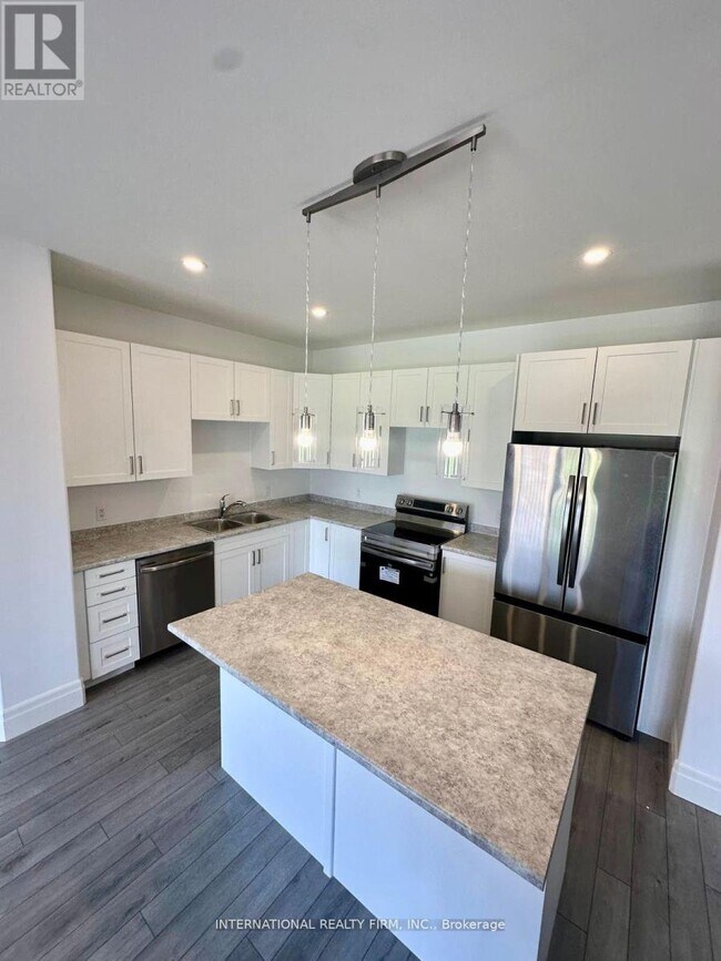 40 Evans St in Prince Edward, ON - Building Photo - Building Photo