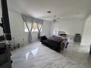 311 SW 44th Ave in Coral Gables, FL - Foto de edificio - Building Photo