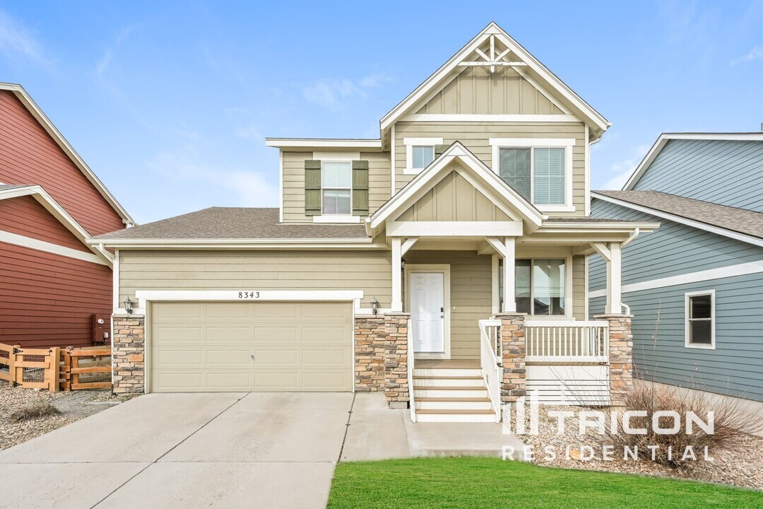 8343 Gladiola Street in Arvada, CO - Foto de edificio