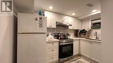 272 Epsom Downs Dr in Toronto, ON - Building Photo - Building Photo