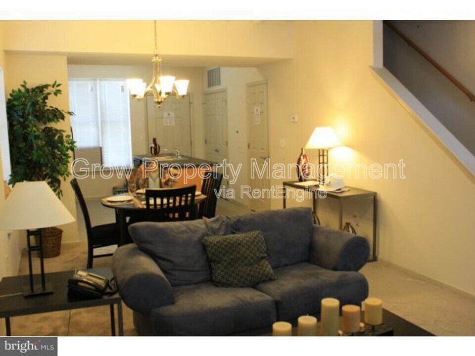 745 S 13th St in Philadelphia, PA - Building Photo