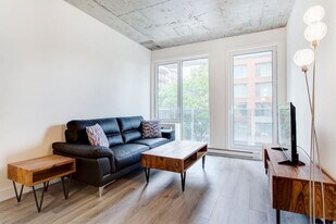 1070 Boul. René-Lévesque O in Montréal, QC - Building Photo