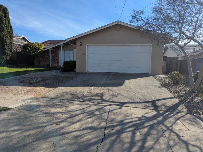 635 Gisler Way in Hayward, CA - Building Photo - Building Photo