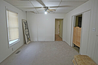 545 E 38th St in Indianapolis, IN - Building Photo - Interior Photo