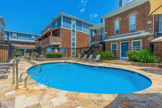 The Arts Apartments at West Napoleon in Metairie, LA - Building Photo - Building Photo