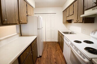 Concord Woods Apartments in Milford, OH - Foto de edificio - Building Photo
