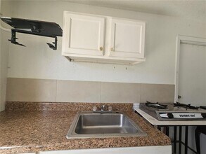 935 Nana Ave in Orlando, FL - Building Photo - Building Photo