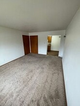 343 W Newhall Ave. (8 Unit) in Waukesha, WI - Foto de edificio - Interior Photo