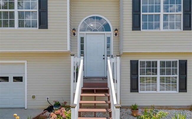 property at 605 Ashland Park Way SE
