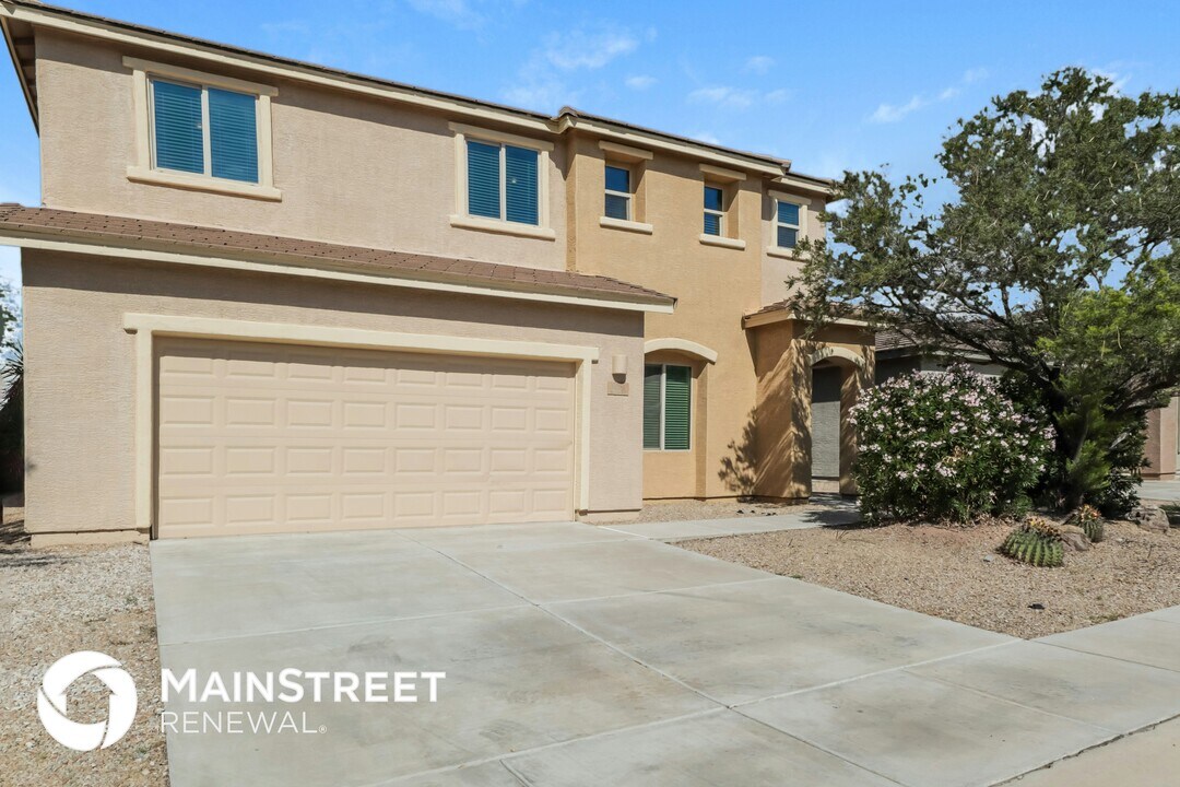 1027 E Madera Grove Ln in Sahuarita, AZ - Foto de edificio