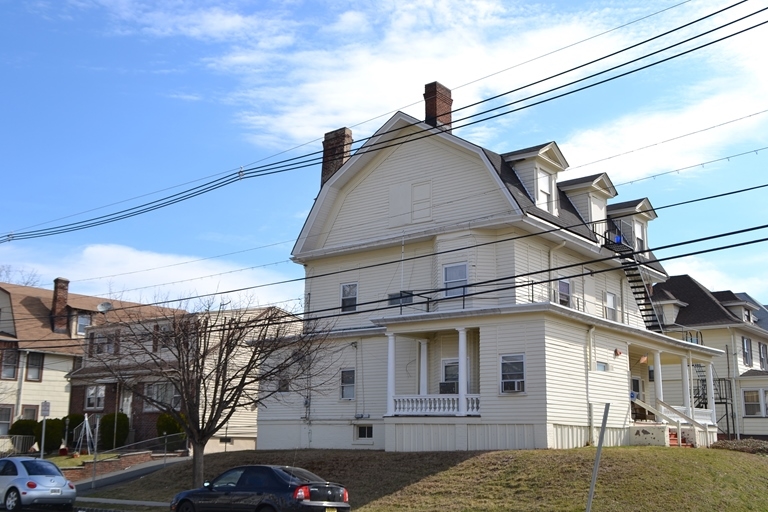 108 Hornblower Ave in Belleville, NJ - Foto de edificio