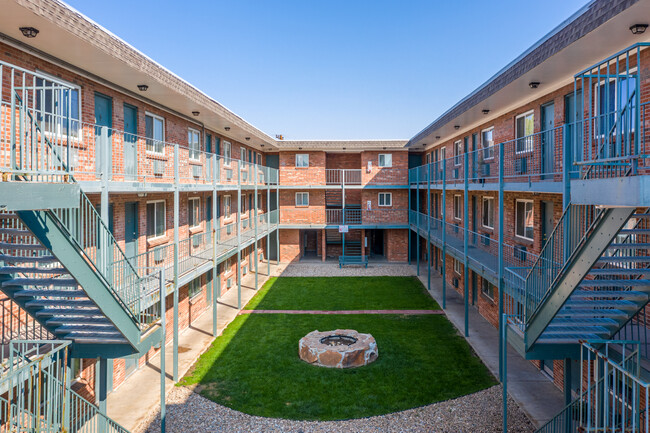 Golden Nugget Apartments in Englewood, CO - Building Photo - Building Photo