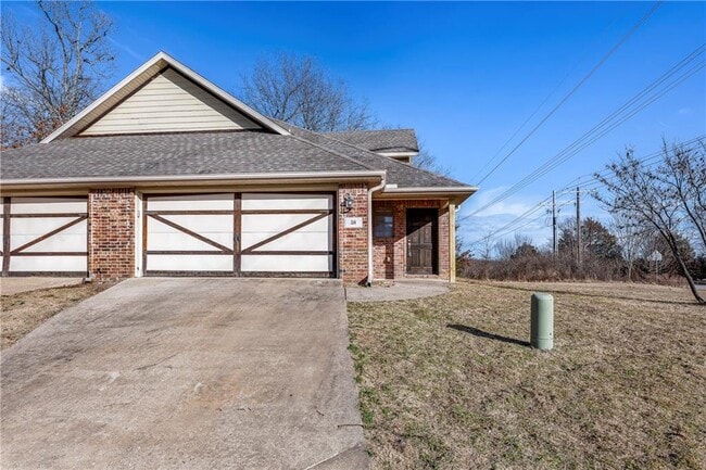 58 S Woodsprings Dr in Fayetteville, AR - Building Photo - Building Photo