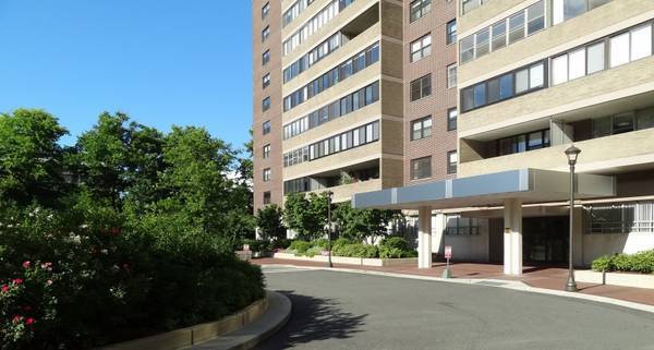 9 Hawthorne Pl in Boston, MA - Building Photo