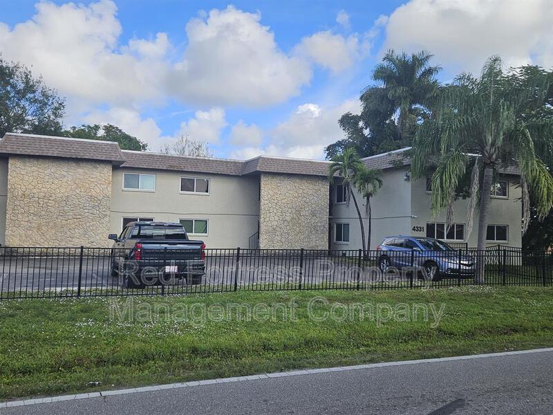4331 Glenwood Ave in Ft. Myers, FL - Foto de edificio