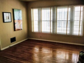 3010 W Martin Luther King Jr Blvd, Unit 3 in Los Angeles, CA - Building Photo - Building Photo