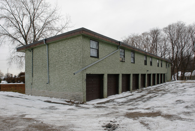 9838 E River Rd NW in Coon Rapids, MN - Building Photo - Building Photo