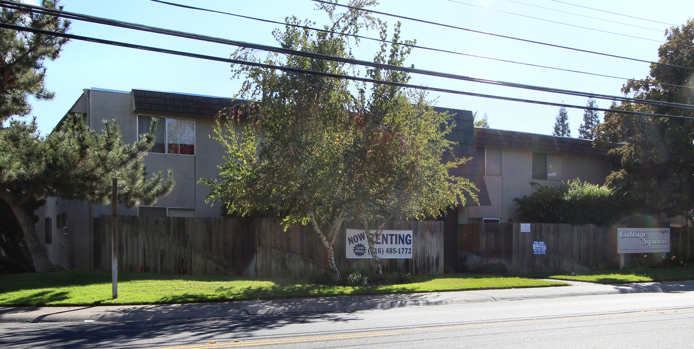 Cottage Square Apartments in Sacramento, CA - Foto de edificio