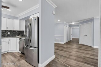 401 Hampton Ct in Englishtown, NJ - Building Photo - Building Photo