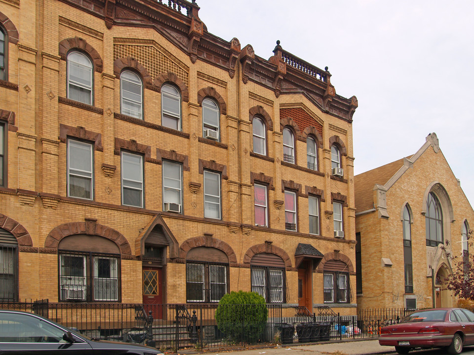 65 Himrod St in Brooklyn, NY - Building Photo