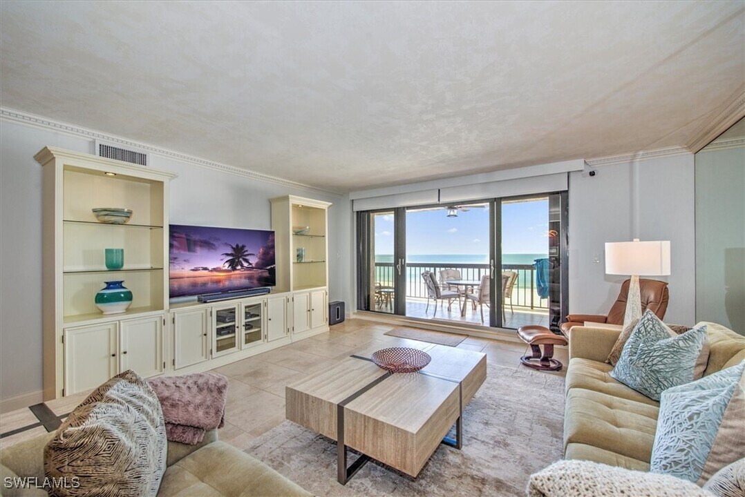 174 S Collier Blvd in Marco Island, FL - Foto de edificio