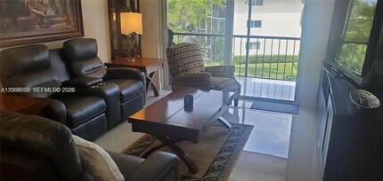 9720 S Hollybrook Lake Dr in Pembroke Pines, FL - Building Photo - Building Photo