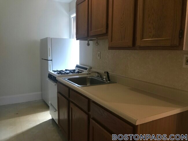 157 Summer St, Unit 9F in Somerville, MA - Foto de edificio - Building Photo