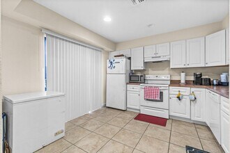 608 Lakeview Dr E in Royal Palm Beach, FL - Building Photo - Building Photo