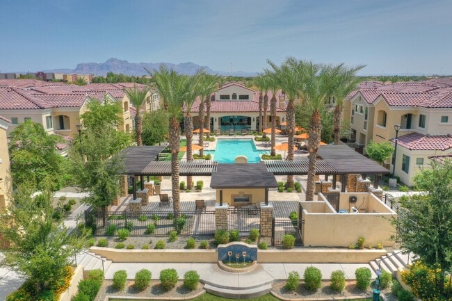 Bella Victoria in Mesa, AZ - Foto de edificio - Building Photo