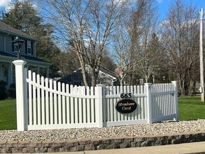 665 Center St in Ludlow, MA - Building Photo - Building Photo