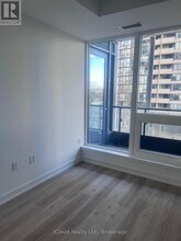 395 Square One Dr in Mississauga, ON - Building Photo - Building Photo