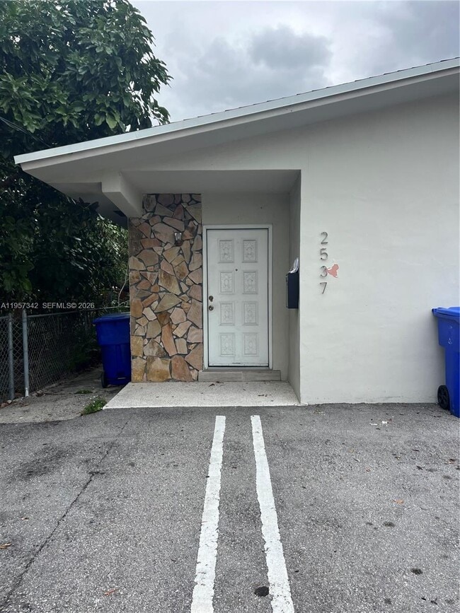 2535 NW 9th St in Miami, FL - Building Photo - Building Photo