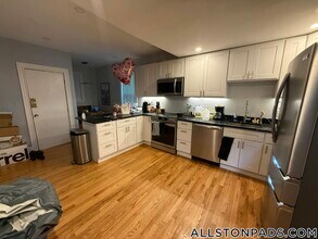 24 Farrington Ave, Unit 1 in Boston, MA - Foto de edificio - Building Photo