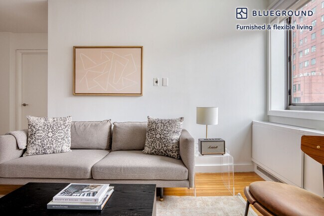 101 W 15th St in New York, NY - Building Photo - Building Photo