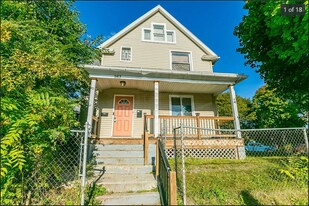 983 Portland Ave, Unit 2 in Rochester, NY - Building Photo