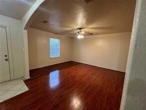 11007 Glen Hollow in Houston, TX - Building Photo - Building Photo