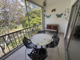 1055 Country Club Dr in Margate, FL - Building Photo