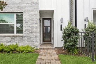 1055 Timbergrove Yards Ln in Houston, TX - Building Photo - Building Photo