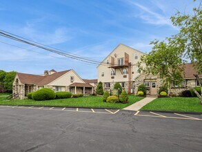 228 NY-376-Unit -E02 in Hopewell Junction, NY - Foto de edificio - Building Photo
