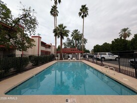 4211 E Palm Ln, Unit 101 in Phoenix, AZ - Building Photo