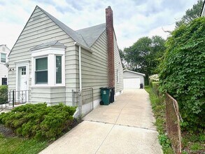 1217 Cherokee Ave in Royal Oak, MI - Building Photo - Building Photo