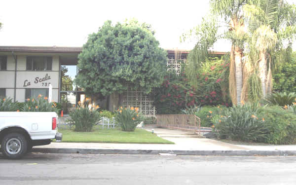 Arcadia Manor in Arcadia, CA - Building Photo