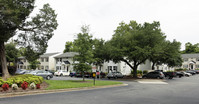 Quarterpath Place in Williamsburg, VA - Foto de edificio - Building Photo