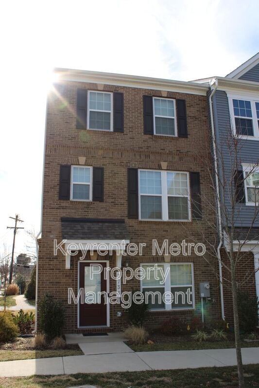 2736 Pinebrook Rd in Cheverly, MD - Building Photo - Building Photo
