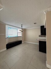 8001 NW 7th St in Miami, FL - Building Photo - Building Photo