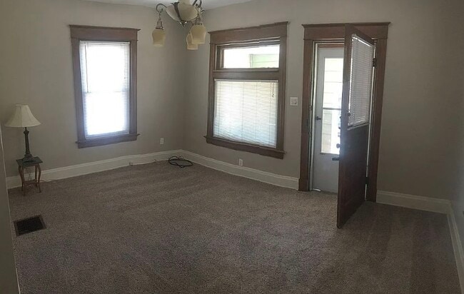 5251 Warren Ave in Cincinnati, OH - Building Photo - Building Photo