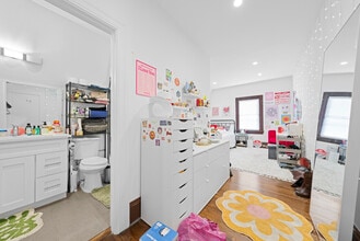 2142 Portland St in Los Angeles, CA - Foto de edificio - Building Photo