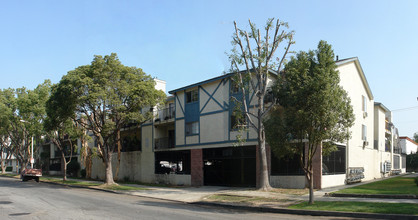 Wellington Court Apartments in Santa Ana, CA - Building Photo - Building Photo