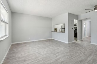 1470 N Dixie Hwy, Unit 19 in Fort Lauderdale, FL - Foto de edificio - Building Photo